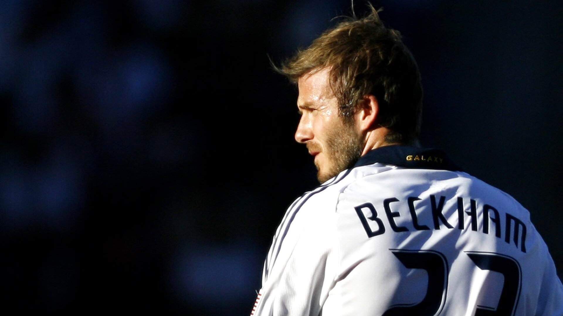 中超联赛激战正酣，争冠保级悬念迭起，本土新星闪耀赛场